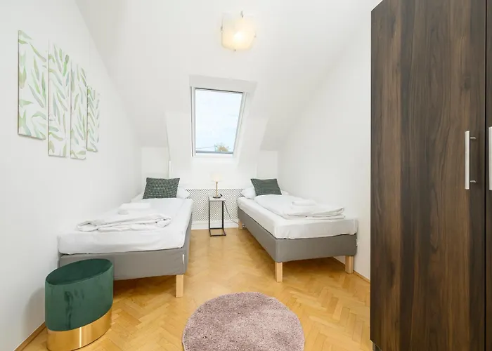 Rooftop Haven 120m, 3br, Terrace, Views! Apartamento