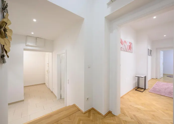 Rooftop Haven 120m, 3br, Terrace, Views! Apartamento