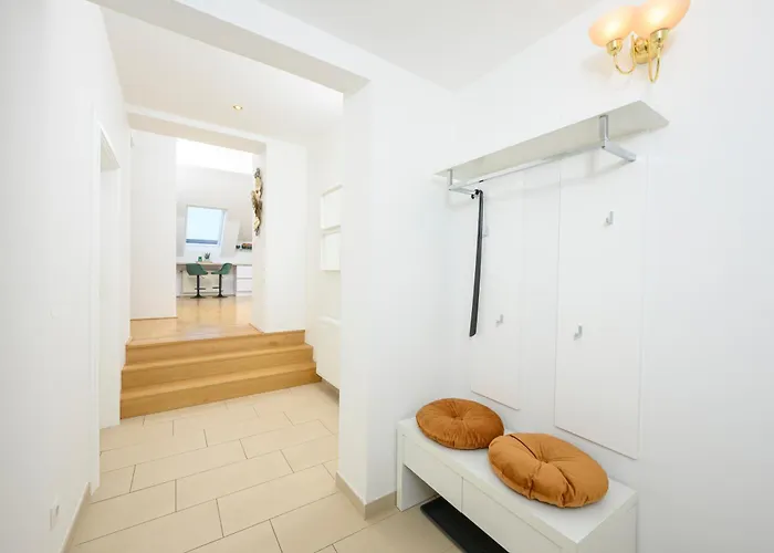Rooftop Haven 120m, 3br, Terrace, Views! *