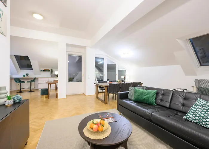 Rooftop Haven 120m, 3br, Terrace, Views! *