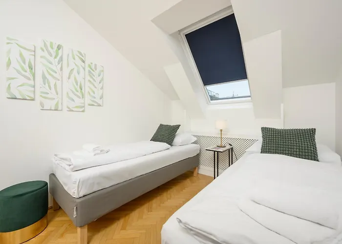 Rooftop Haven 120m, 3br, Terrace, Views! Viena