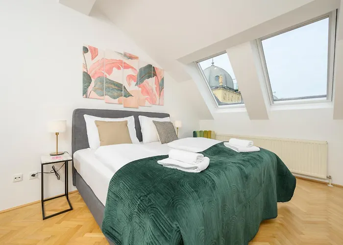 Rooftop Haven 120m, 3br, Terrace, Views! Apartamento