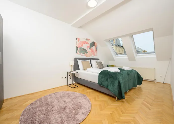 Rooftop Haven 120m, 3br, Terrace, Views! Apartamento Viena