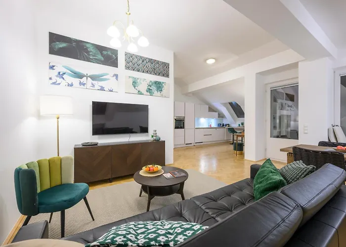 Rooftop Haven 120m, 3br, Terrace, Views!