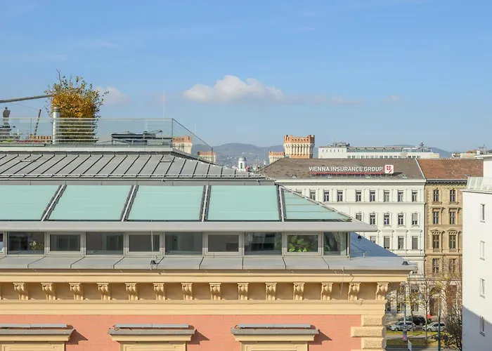Rooftop Haven 120m, 3br, Terrace, Views! Apartamento Viena